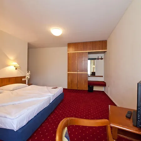 Novum Leonet Altstadt Hotel 3*