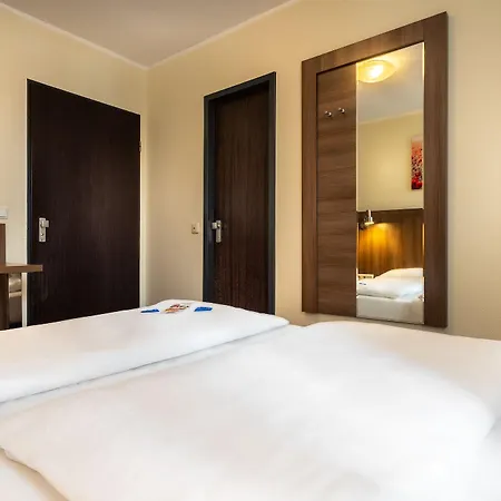 Novum Leonet Altstadt Hotel 3*