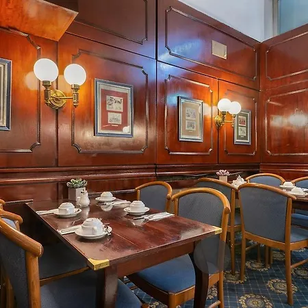 Hotel Novum Leonet Altstadt 3*