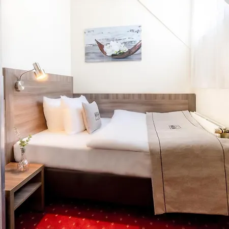Hotel Novum Leonet Altstadt 3*