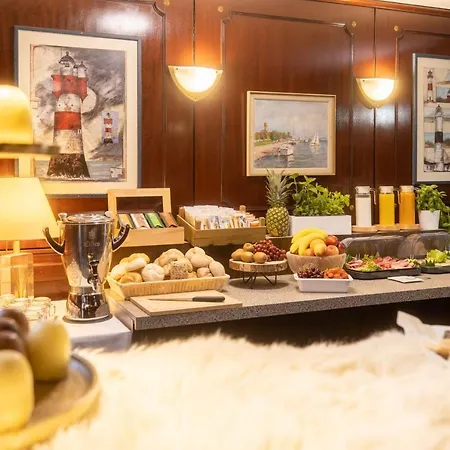 Novum Leonet Altstadt Hotel 3*