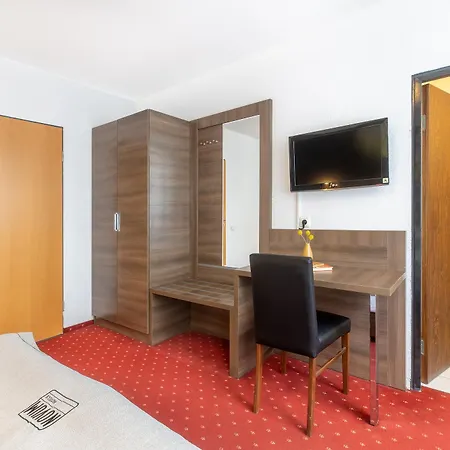 Novum Leonet Altstadt Hotel 3*