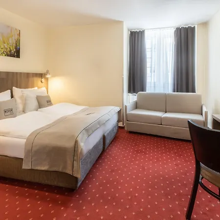 Leonet Hotel