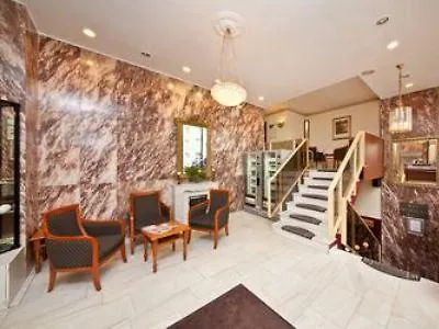 Leonet Hotel