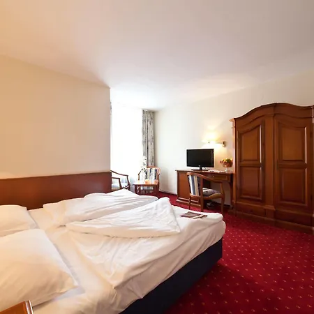 Novum Leonet Altstadt Hotel 3*
